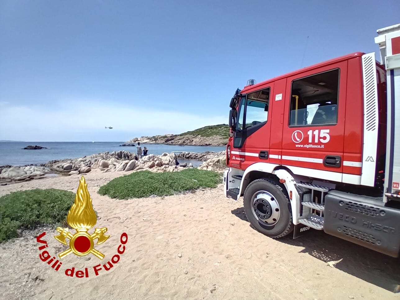 Sardegna, schiacciata da un masso di granito vicino alla spiaggia e salvata dopo due ore