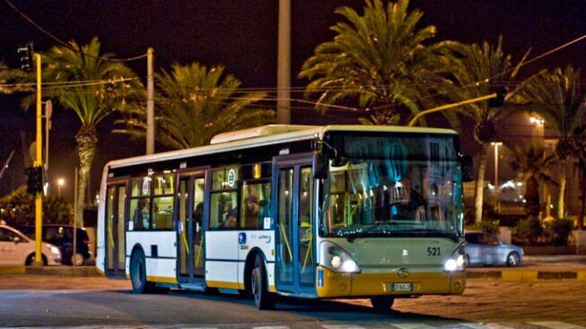 Cagliari, ecco il bus notturno da piazza Matteotti al Poetto: venerdì via alle corse