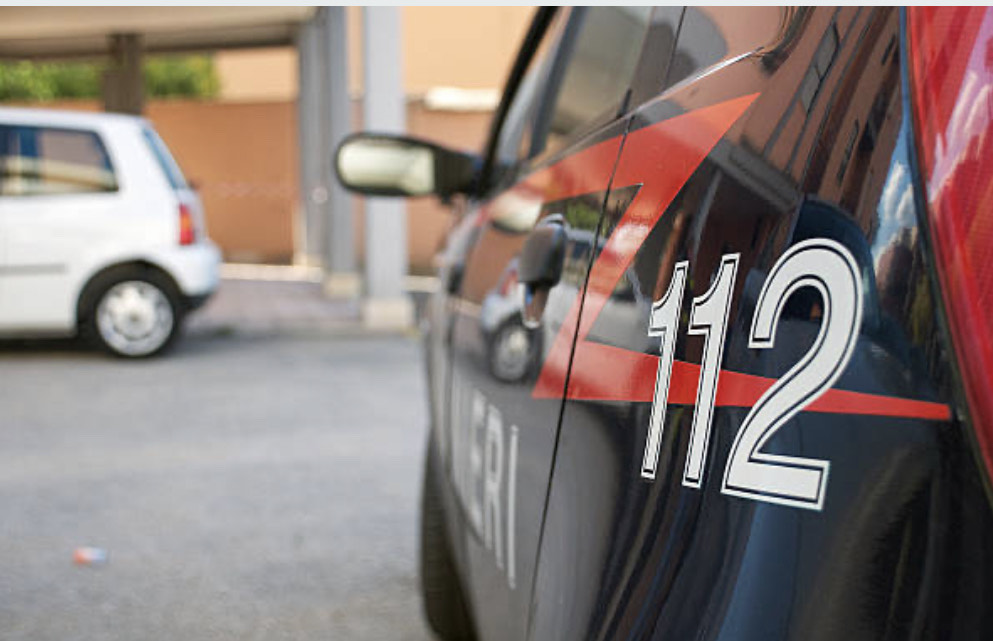 Una dodicenne si difende a morsi da un’aggressione in strada