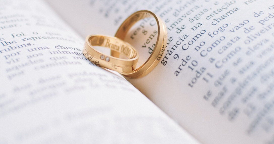 Festeggia il suo divorzio con 150 invitati: “Un modo per ringraziare chi mi è stato vicino”