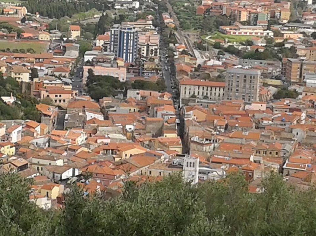 Rissa a Iglesias per i bisogni del cane: un ragazzo colpito da una martellata grave all’ospedale
