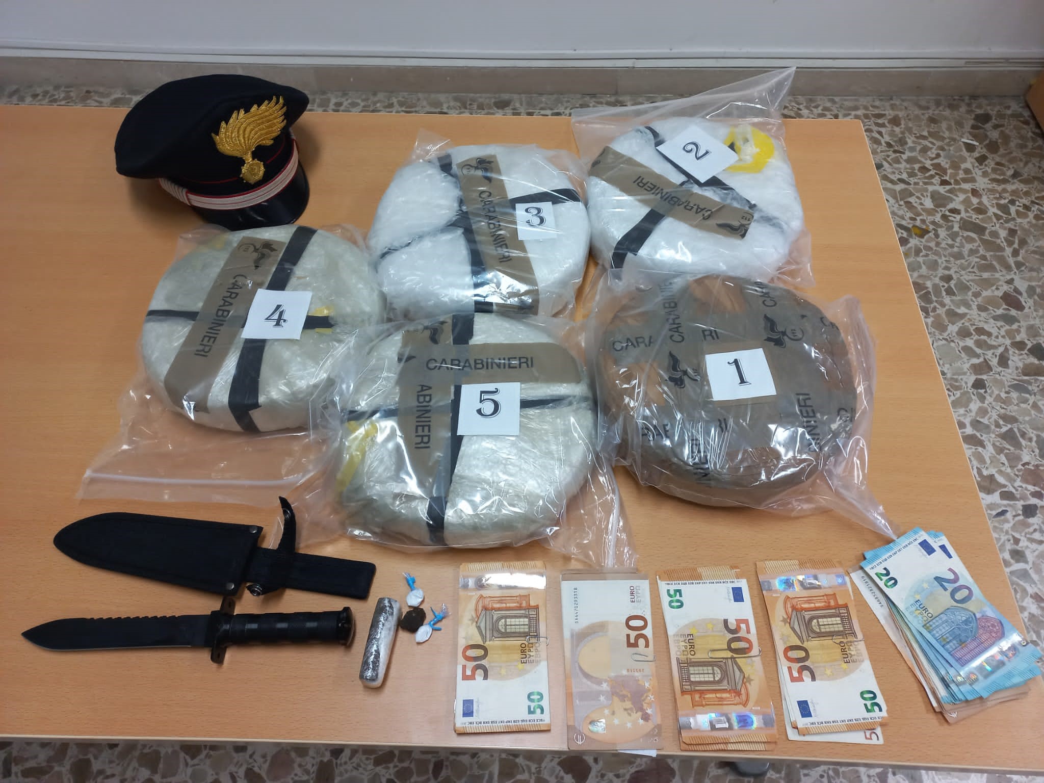 Sbarca dal traghetto con 11 kg di cocaina sul camion: 49enne torinese arrestato a Porto Torres