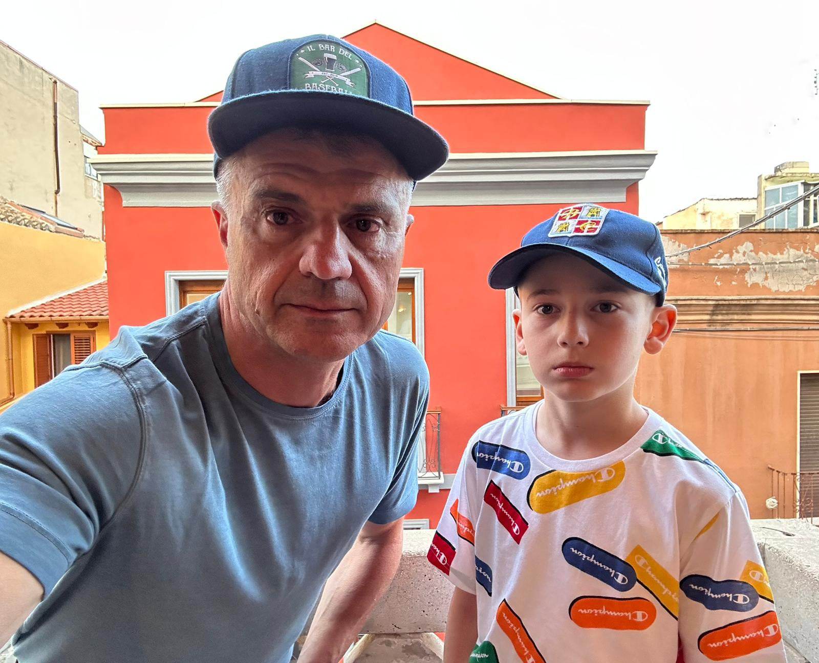 Le lacrime del piccolo Andrea, da Nettuno per il Cagliari: “Niente biglietto per la finale”