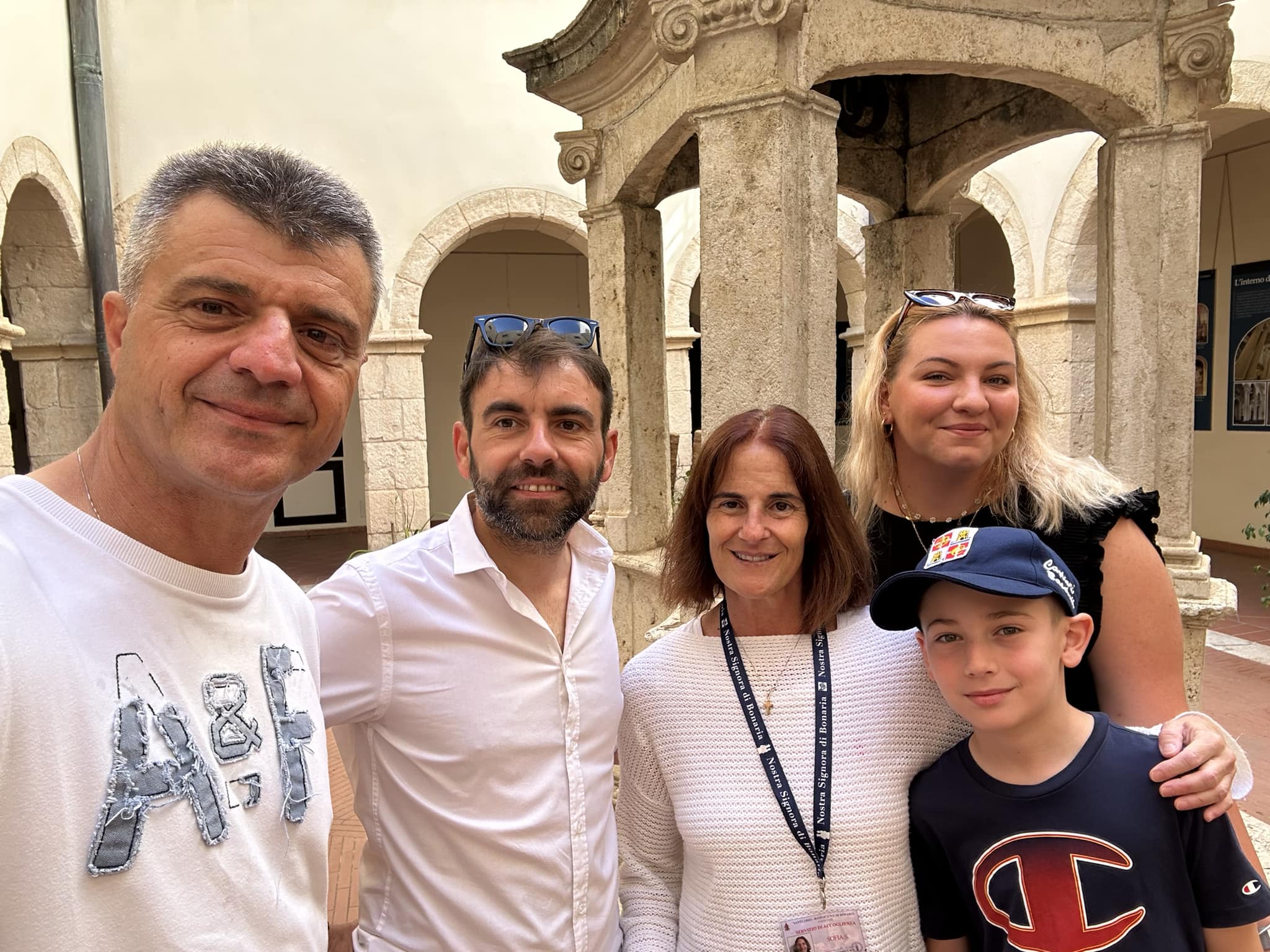 Biglietti del Cagliari ottenuti per “miracolo”, promessa mantenuta: “Ho dato i soldi ai frati di Bonaria”