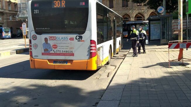 Bus scontati, a Cagliari 21mila richieste e 150 abbonamenti già fatti: “Li toglieremo a chi non li utilizza”