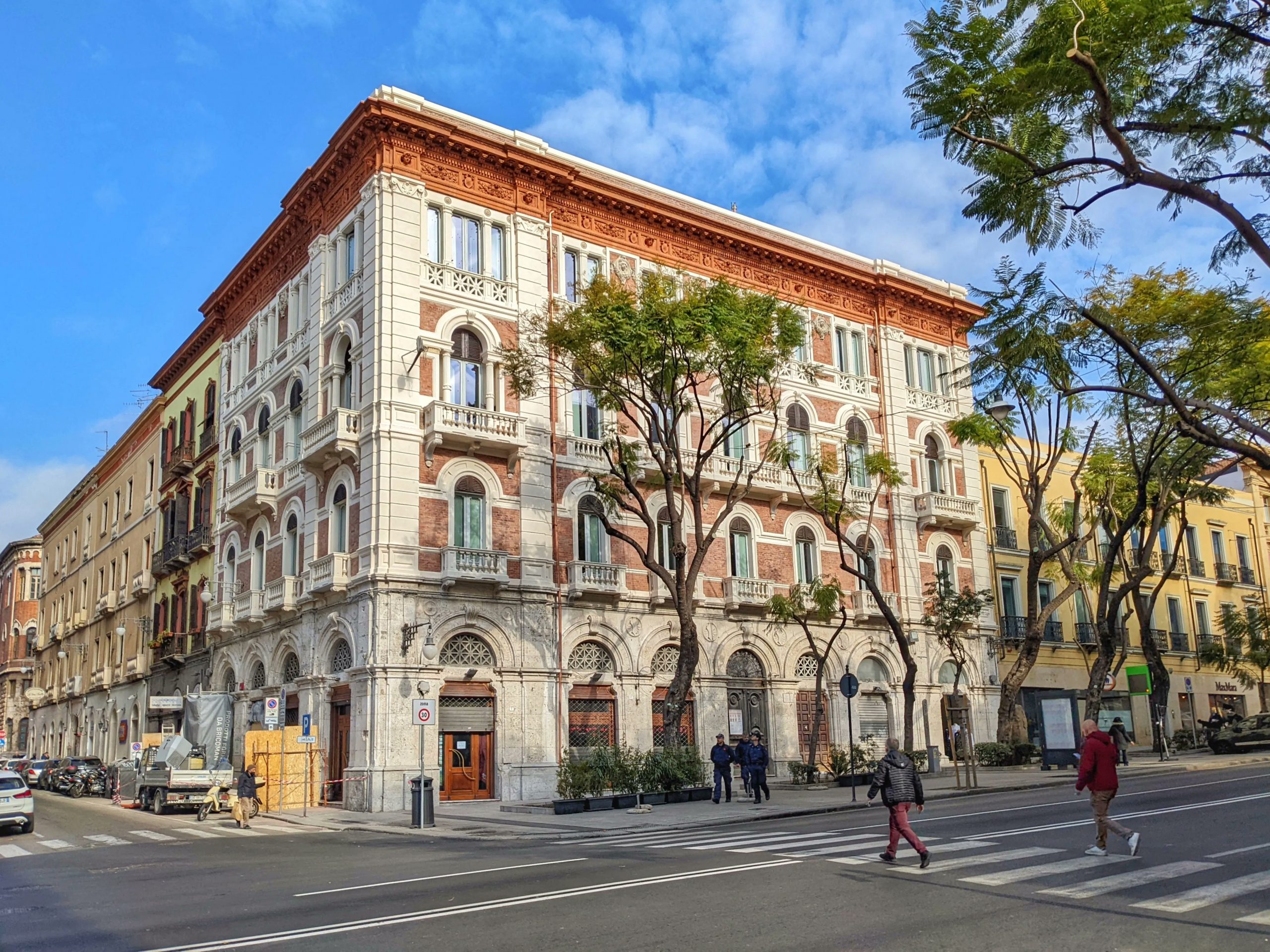 Cagliari, nasce il progetto di un hotel di lusso a palazzo Accardo: “Il Caffè Svizzero rimarrà”