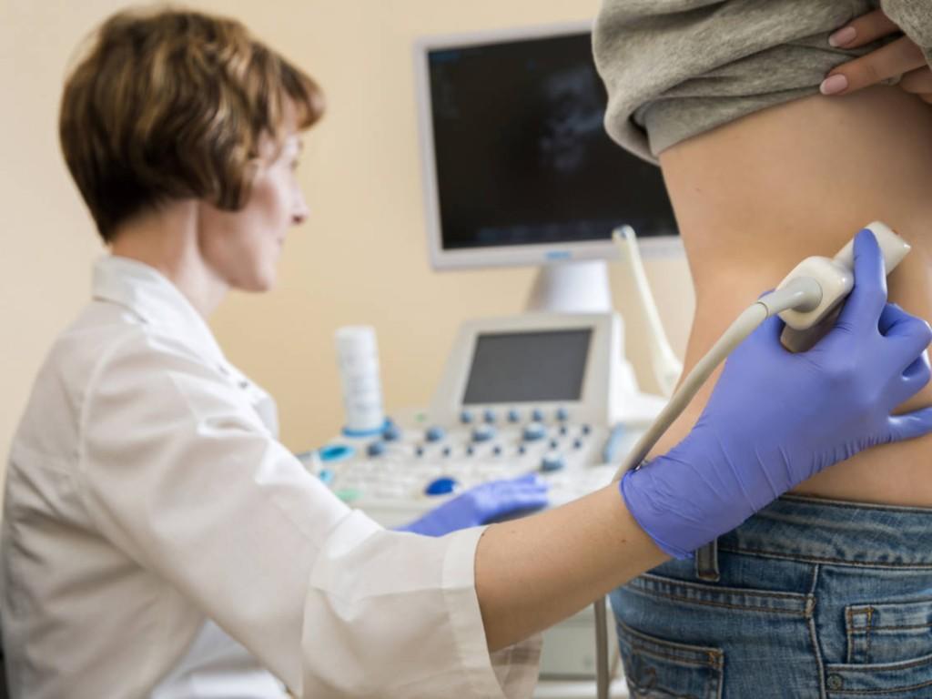 Ecografie, tempi lunghi per quelle all’addome e ginecologiche: i centri privati sardi incassano e ringraziano