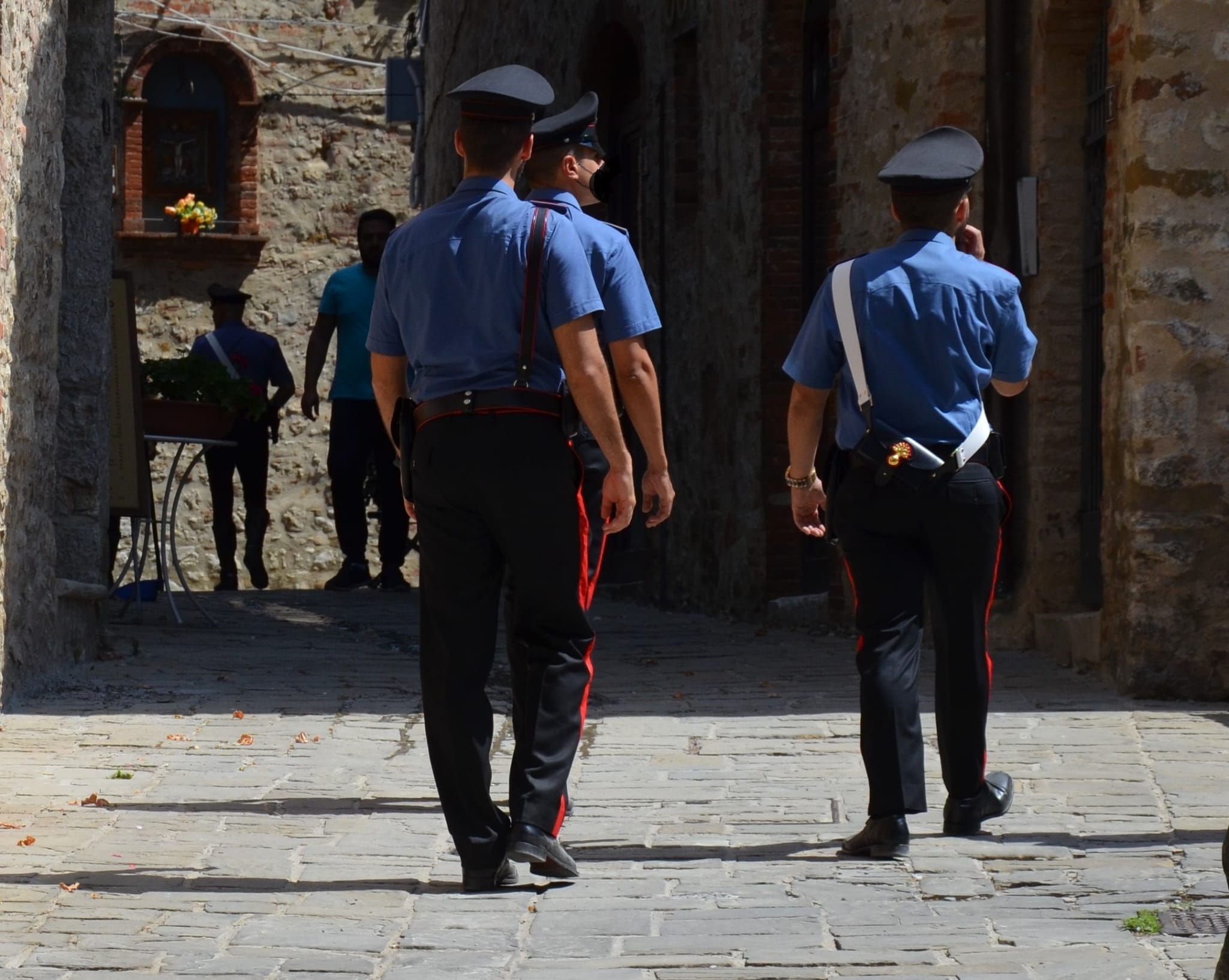 Minacce di morte, aggressioni e ingiurie alla moglie: 58enne arrestato a Carbonia