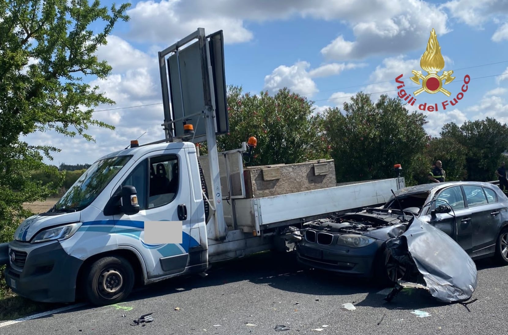 Auto contro furgone sulla 130 a Siliqua: un ferito e traffico in tilt
