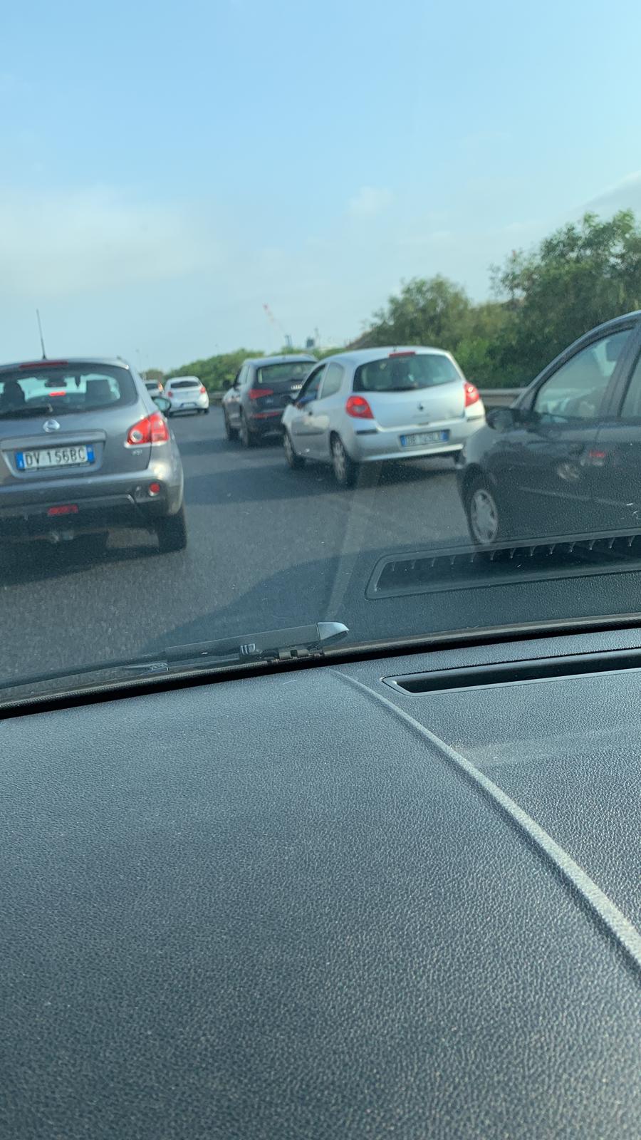 Cantiere alle porte di Cagliari, mattinata da incubo per tanti automobilisti sulla Ss 195: lunghe code