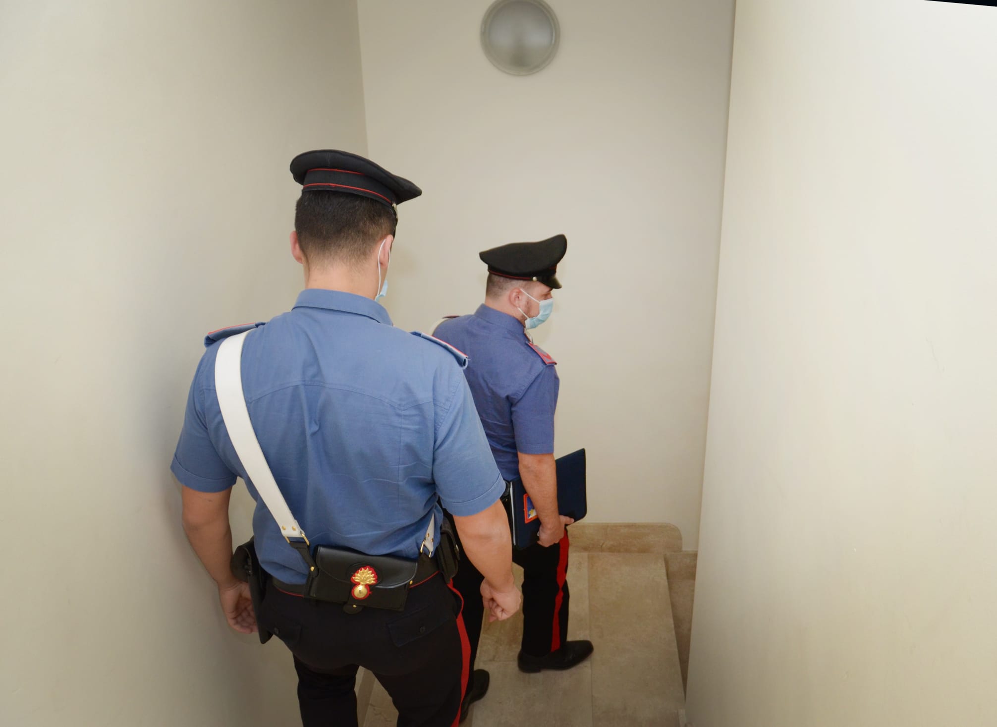 Atti persecutori verso la moglie, operaio cagliaritano allontanato dalla casa di famiglia