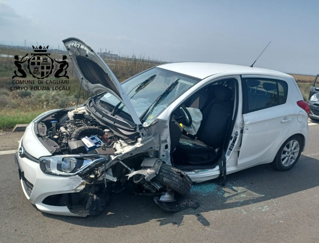 Schianto sulla 195 a Cagliari, bilancio pesante: due auto distrutte e 3 feriti in codice rosso