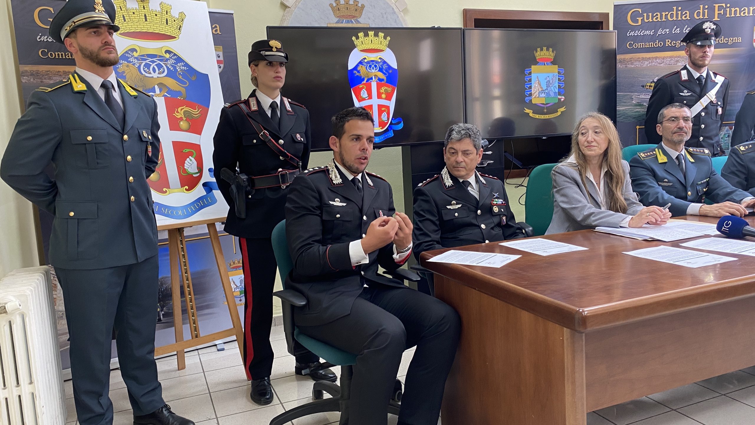 B&b e beni di lusso con i soldi degli assistiti, amministratrice di sostegno arrestata col marito in Sardegna