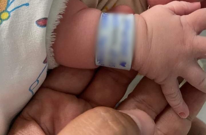 Monserrato, il piccolo Francesco ha fretta di venire al mondo e nasce in macchina sulla 554