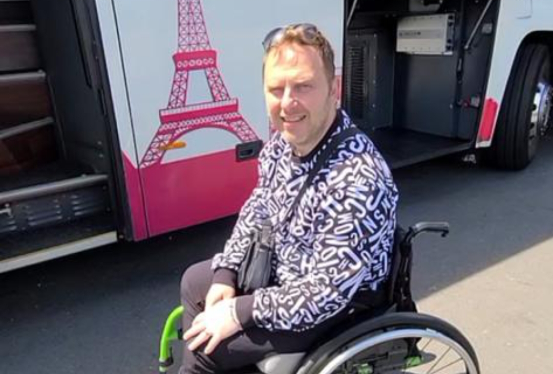 Cagliari, l’odissea di un disabile: “Abbandonato in aeroporto in Spagna per 24 ore senza aiuti”