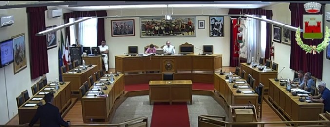 Capoterra, aula deserta e consiglio comunale rinviato