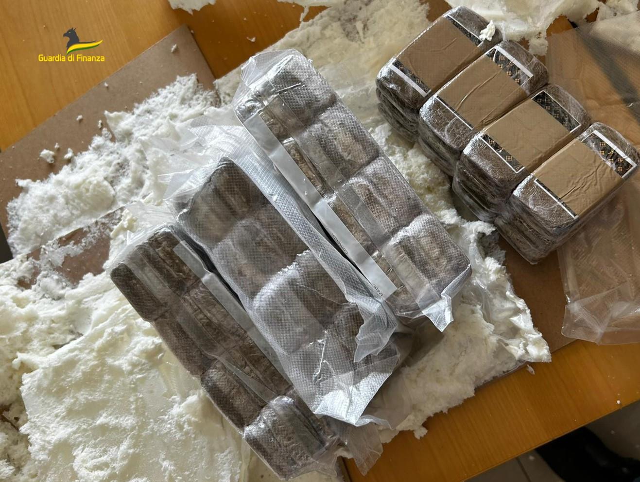 Droga dalla Spagna destinazione Cagliari via posta, era pronta per le piazze dello spaccio