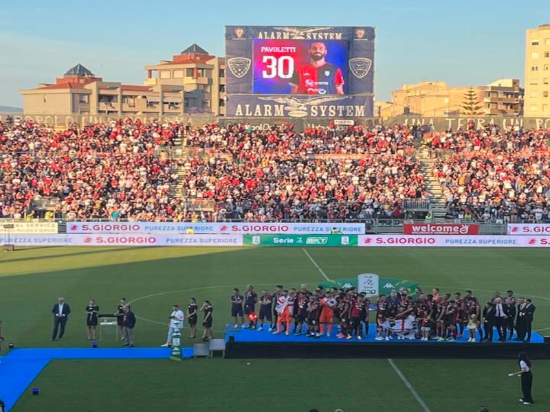Cagliari in serie A: pienone allo stadio per la festa con Ranieri e gli eroi rossoblù