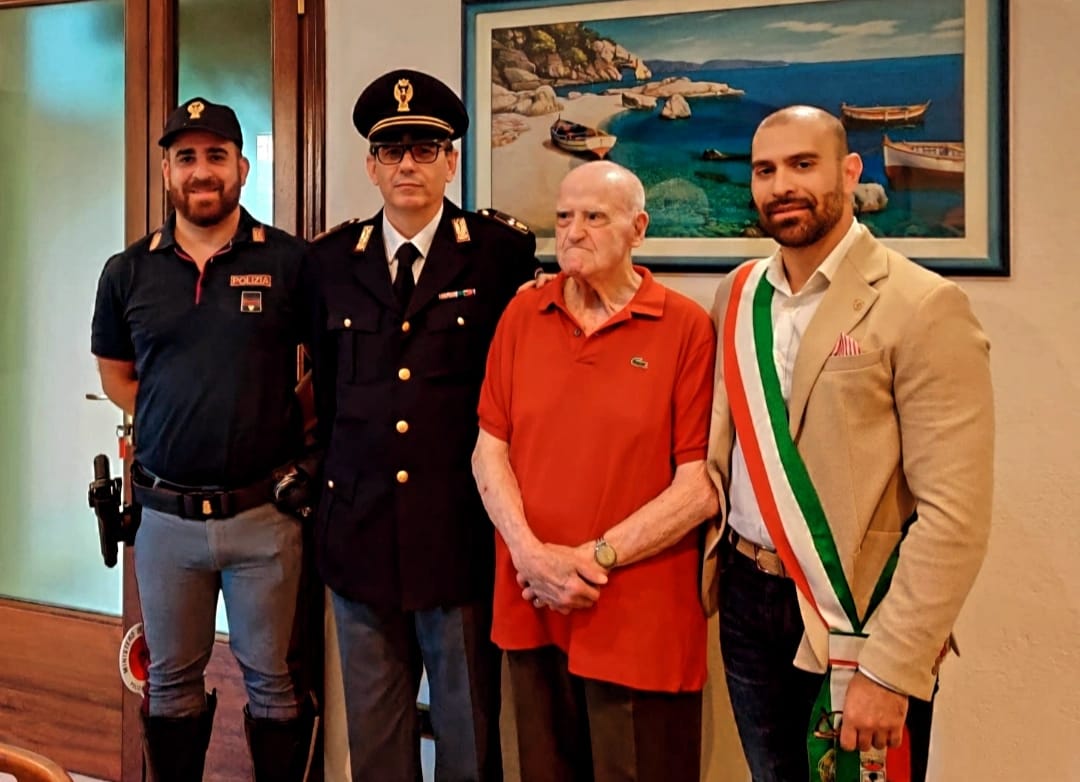 Antonio Pilia spegne 100 candeline, gli auguri di Muravera allo storico agente della stradale