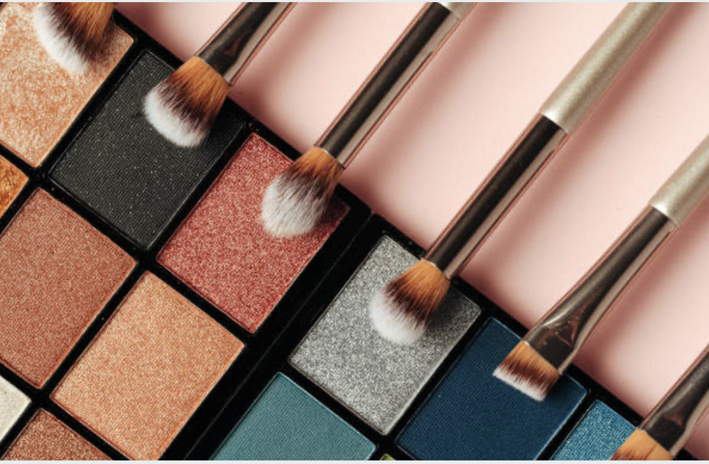 Allarme cosmetici: sequestrati 250mila prodotti cancerogeni diretti anche in Italia