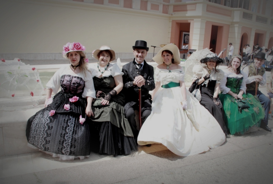 Cagliari, ai Giardini pubblici la magia della Grande Jatte con la “Fiera della Vanità”