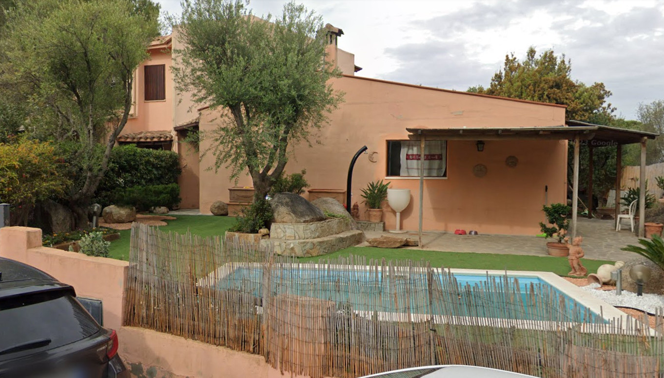 Quartu, nel villino piscina interrata e finestra abusive: arrivano l’ordine di demolizione e la multa