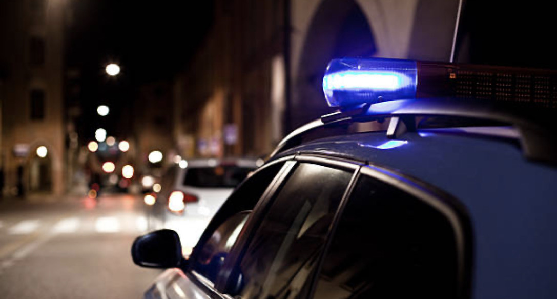 Lascia la figlia di sei anni al suo compagno e scopre che abusava di lei: condannato