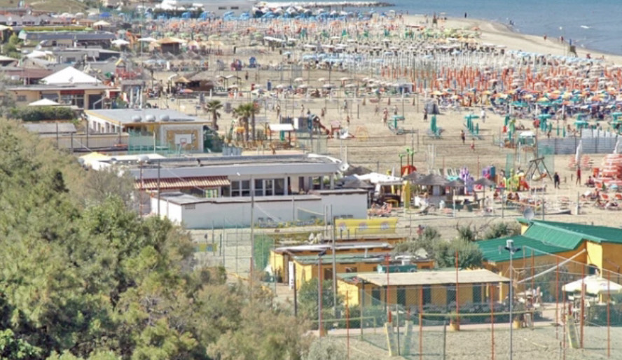 Bimba di 7 anni muore in mare mentre fa il bagno: si indaga per omicidio colposo