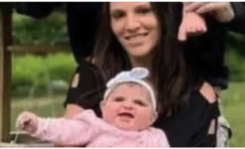 Uccide la fidanzata e la figlia di un anno, poi si suicida