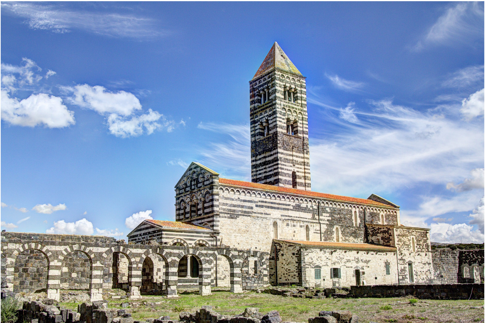 Chiese e castelli, l’affascinante maestosità della Sardegna medioevale