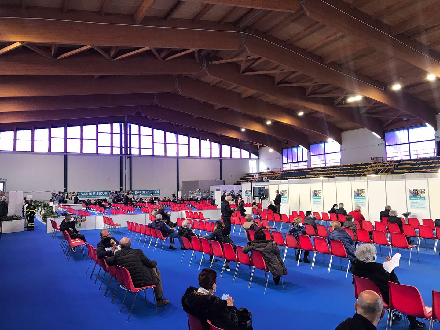 L’ultima beffa della sanità sarda: “Niente soldi agli infermieri degli hub vaccinali di Cagliari e Quartu”