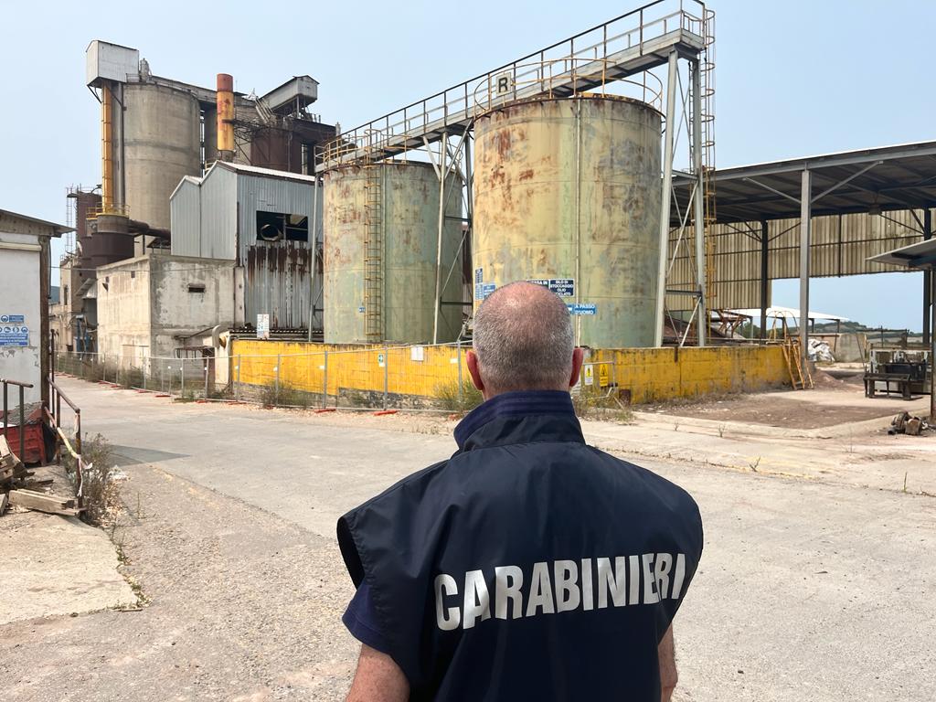 Cagliari, sequestrati 2 silos con 80 tonnellate di oli pericolosi: 3 denunciati per gestione illecita di rifiuti