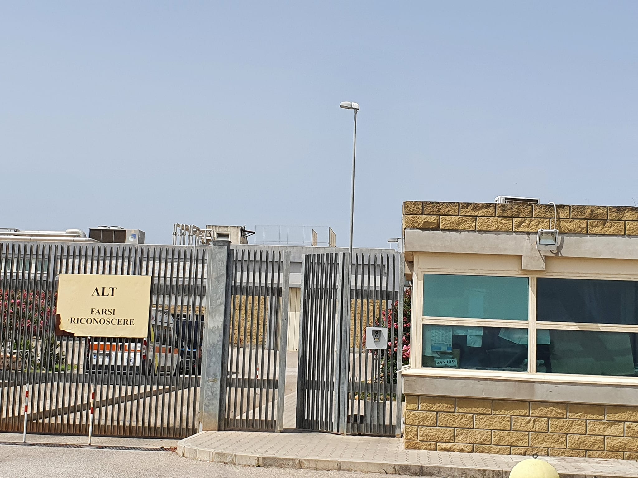 Uta, detenuti al caldo e senza freezer: “E un ventilatore acquistato in carcere costa 40 euro”