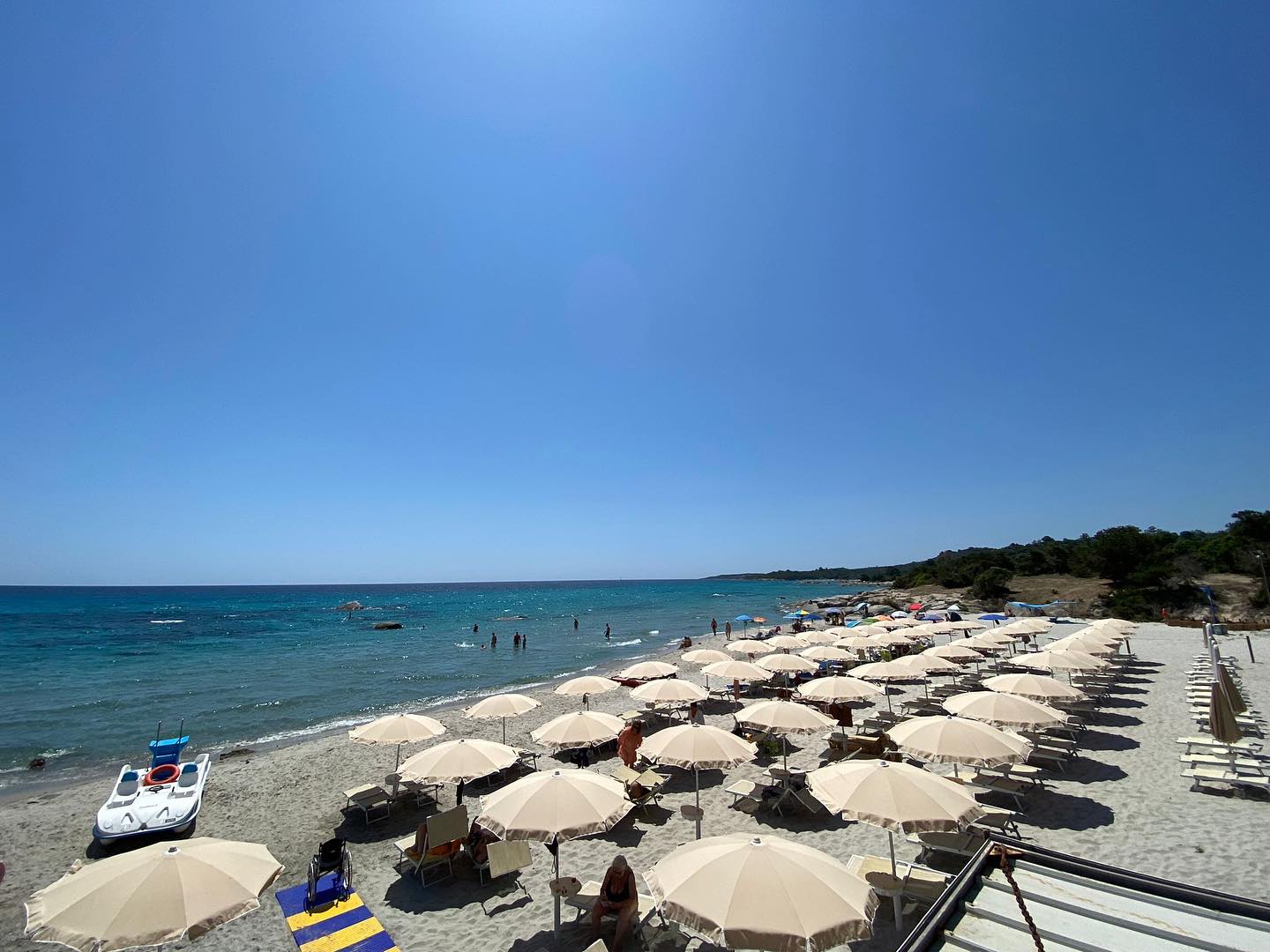 Si tuffano e rischiano di annegare, padre e figlia salvati da una bagnina a Tortolì