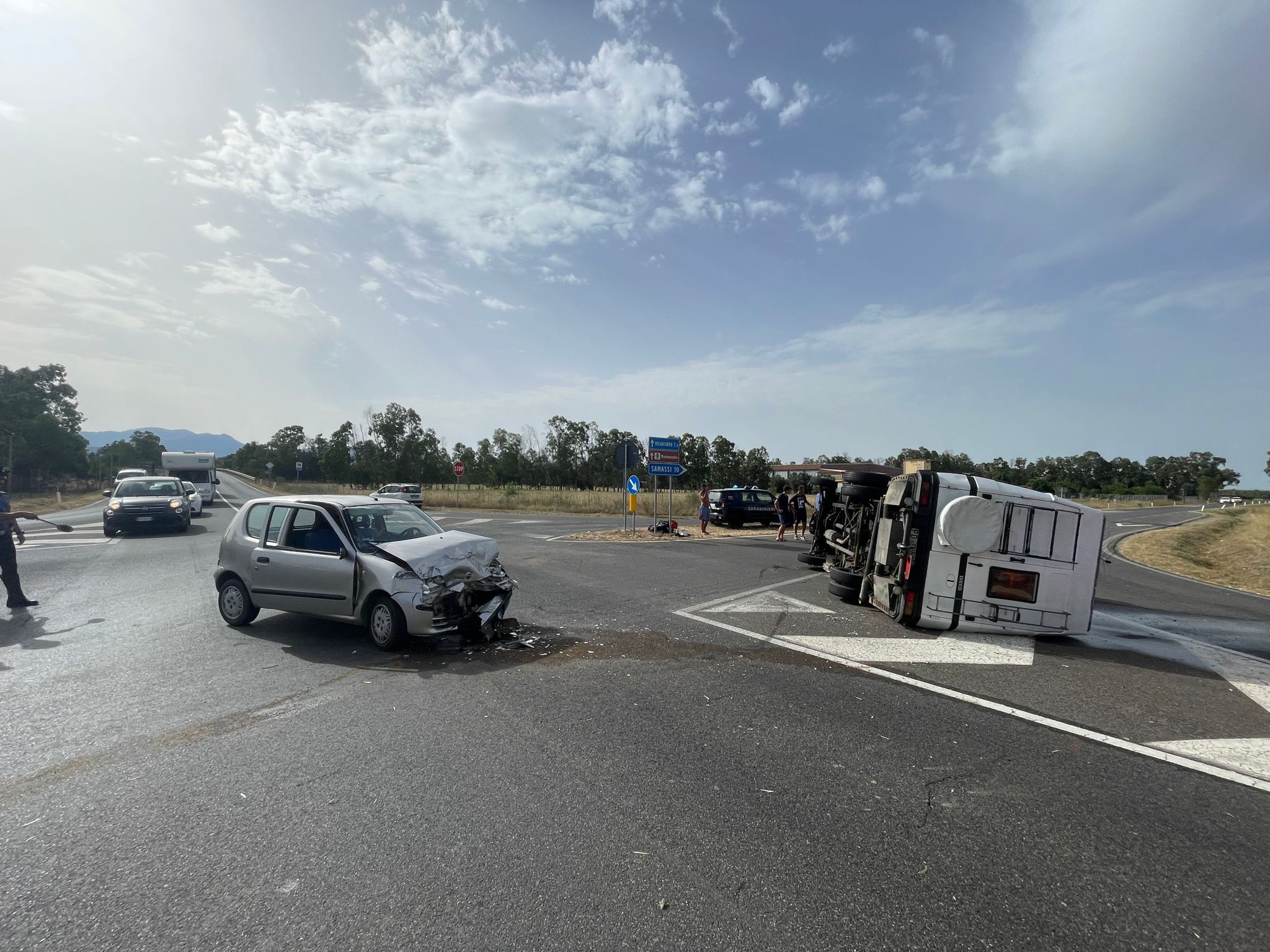 Villacidro, schianto auto-furgone al bivio di S’Acqua Cotta: un 56enne e una 40enne feriti