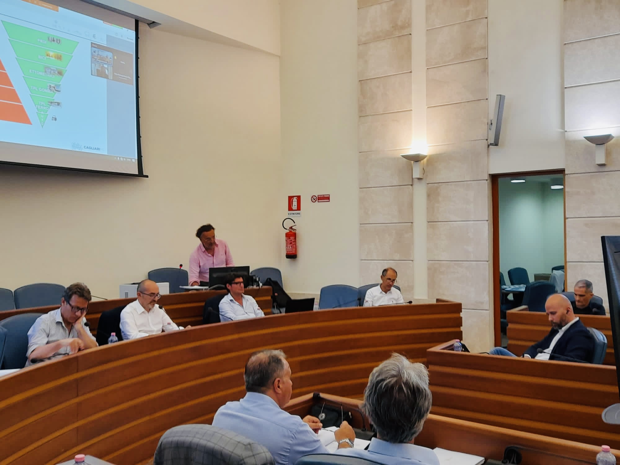 Cagliari, il piano per tutti gli abitanti della provincia: “Più bici e bus e meno auto”