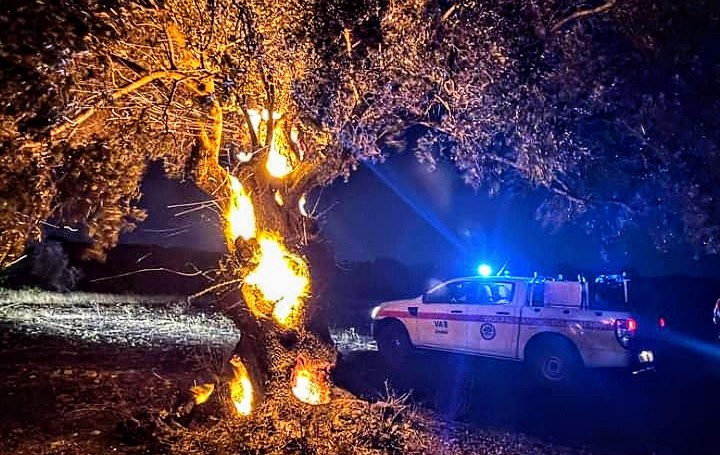Settimo San Pietro, rogo nell’agro del paese: un altro pezzo di storia andato in fumo