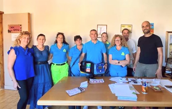 Il dono salvavita a Settimo: al municipio arriva il defibrillatore