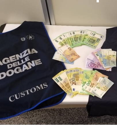 Olbia, due viaggiatori hanno cercato di introdurre oltre 60 mila euro non dichiarati