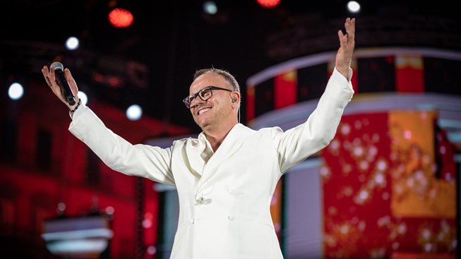 Gigi D’Alessio con i suoi 30 anni di successi arriva alla Forte Arena