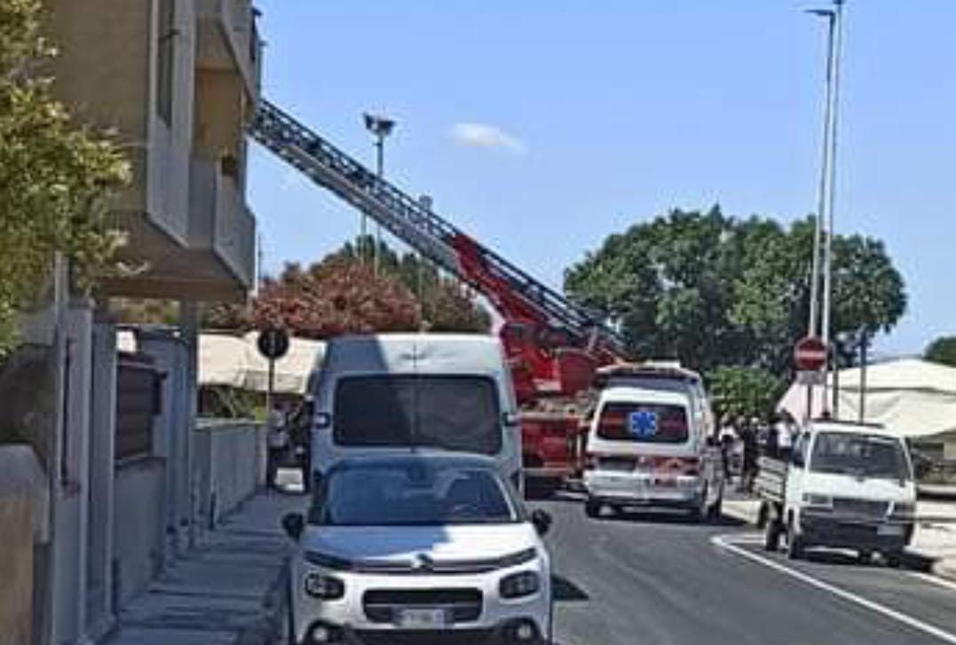 Quartu, distrutto e inagibile l’appartamento incendiato in via della Musica: nel mirino una giovane mamma