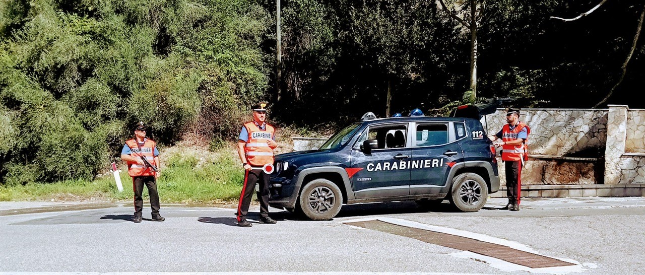 Fa il pieno all’auto con la carta carburante del Comune di Ossi: arrestato un benzinaio