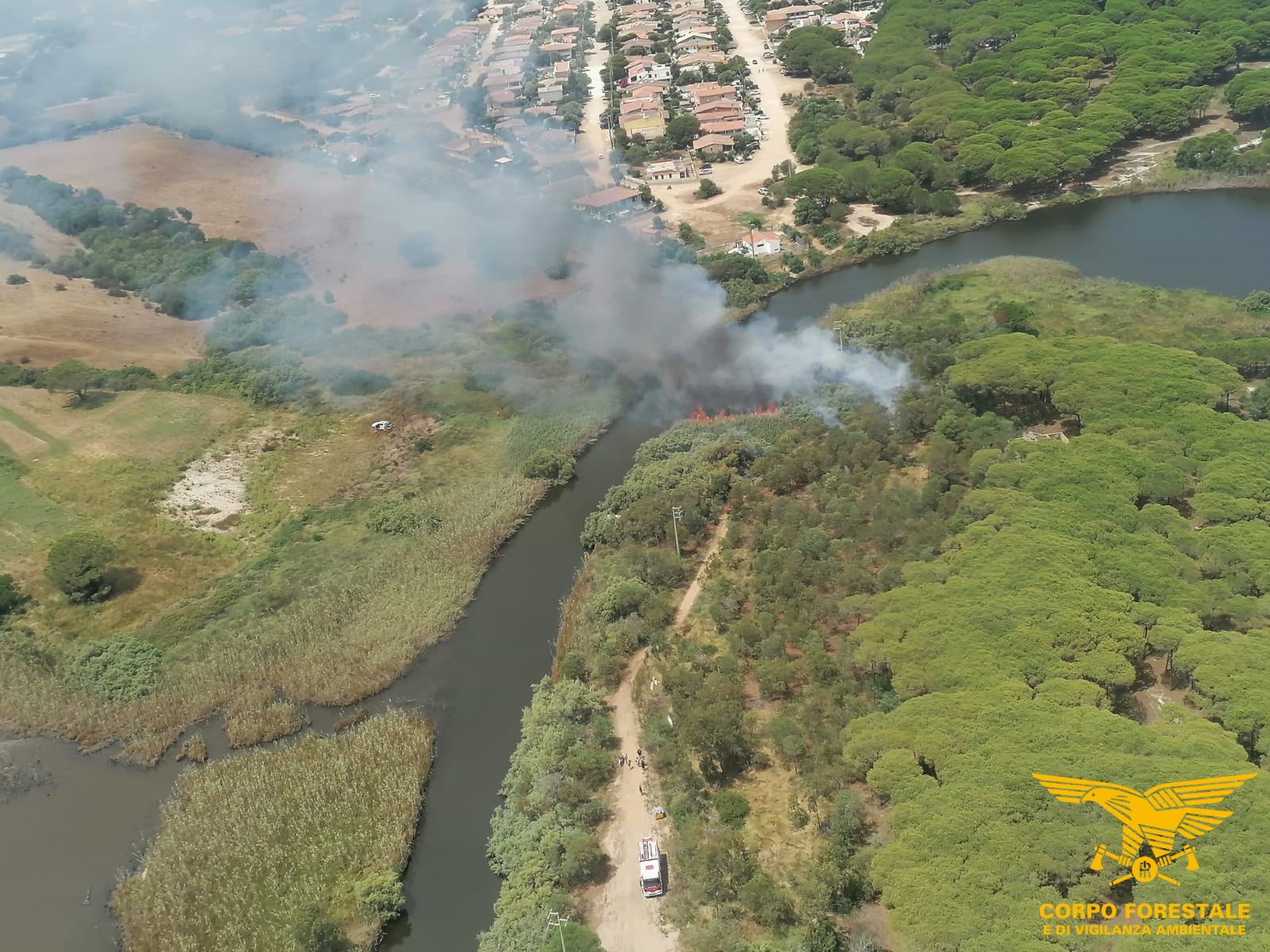 Oggi 19 incendi in Sardegna, in volo anche due canadair