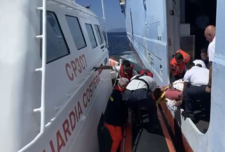 Infarto sulla nave da crociera, turista soccorso dalla Guardia costiera di Cagliari