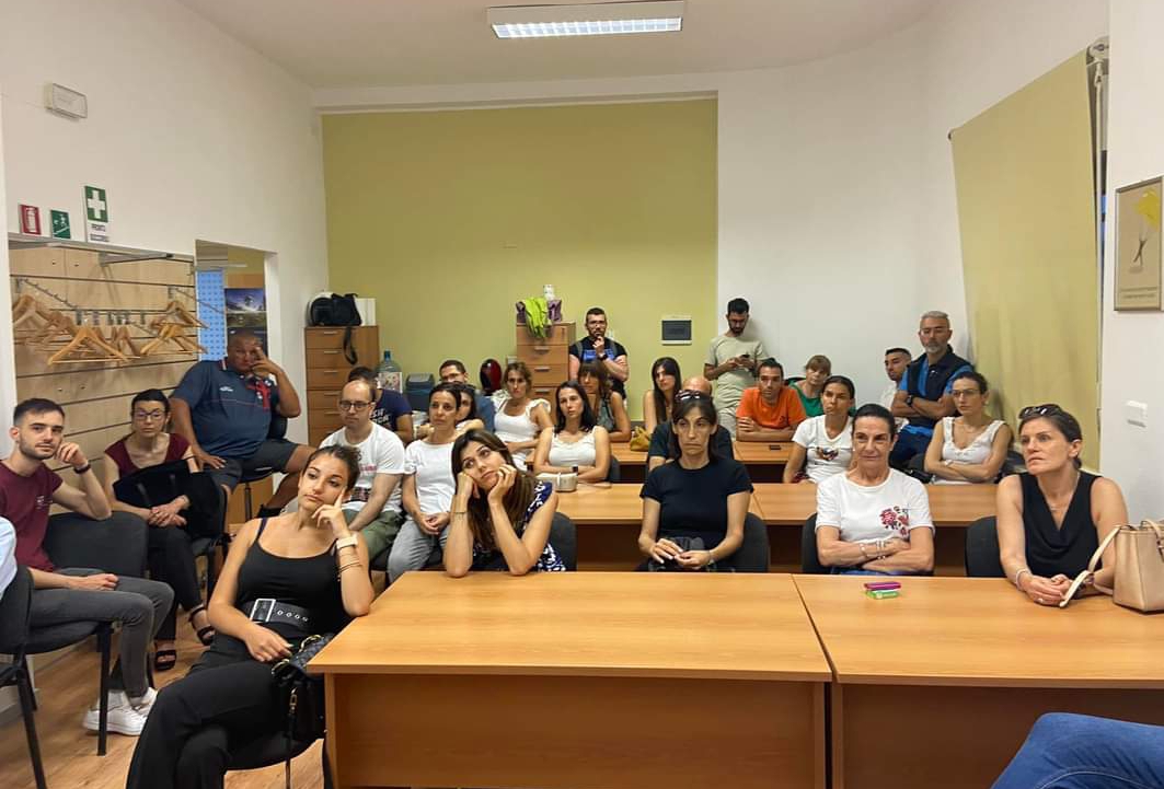 Cagliari, lacrime e tristezza in via Talete: “Dopo 40 anni addio ai volontari del soccorso”