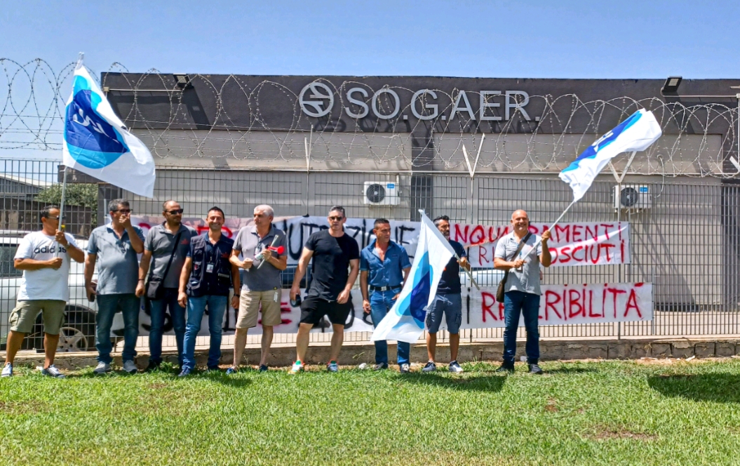 Elmas, operai Sogaer in guerra: “Reperibilità da fame, siamo i meno pagati d’Italia”