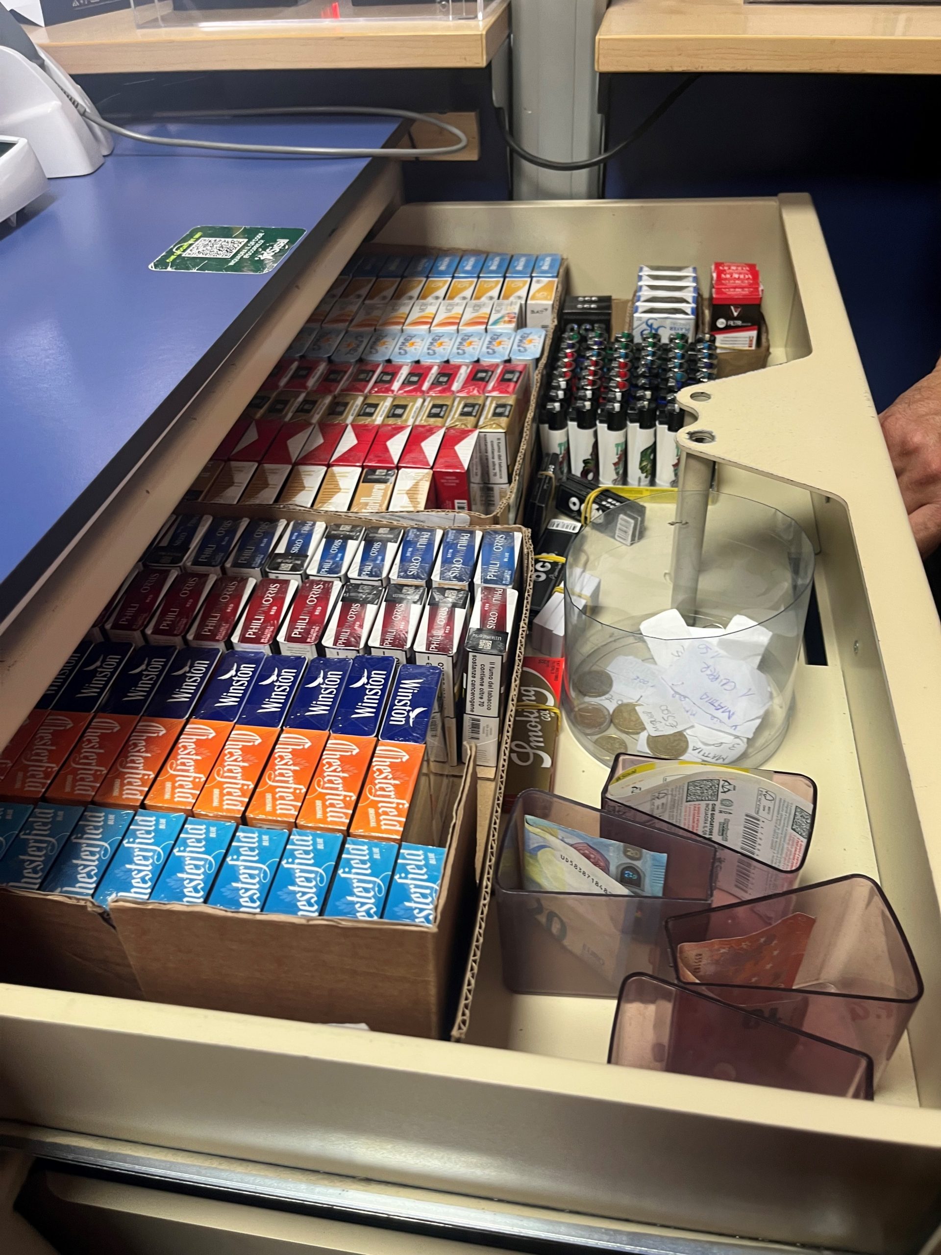 Sequestrati videopoker e sigarette in due esercizi del Cagliaritano