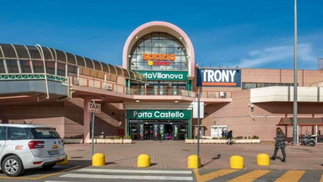 Cagliari, nella mega Città Mercato deserta riapre solo Conad: “Lavori fermi e altri 65 dipendenti licenziati”