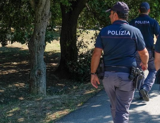 Sardegna, ragazza molestata ai giardinetti di notte: denunciato un turista 35enne