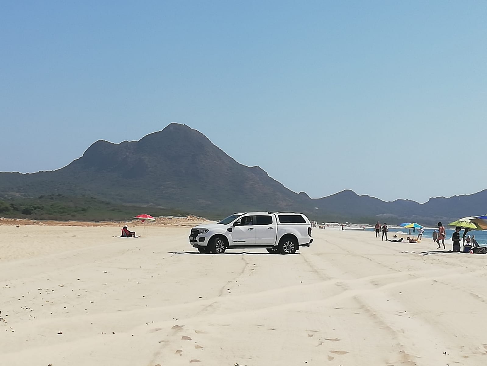 In spiaggia col Suv a Piscina Rei, cafone ungherese multato: mille euro
